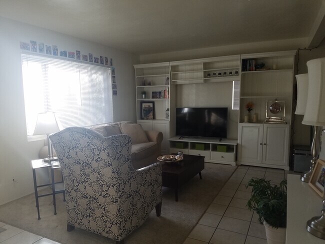 La Habana - Área de estar - 1409 E Elm St