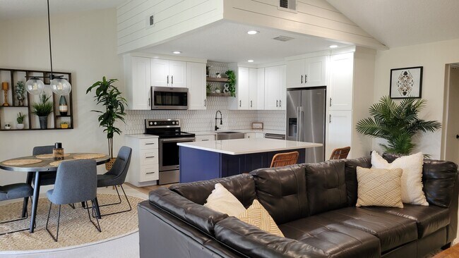 Foto del edificio - 5336 White Cliff Ln