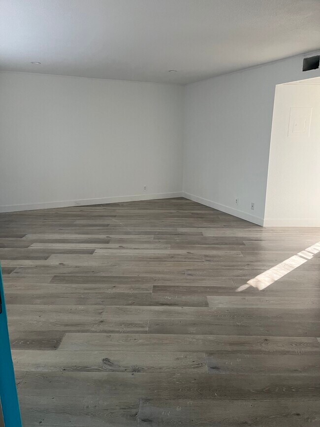 Foto del edificio - 11040 Hesby St