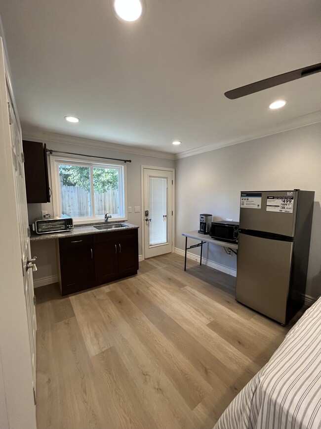 Building Photo - 420 Ventura Pl