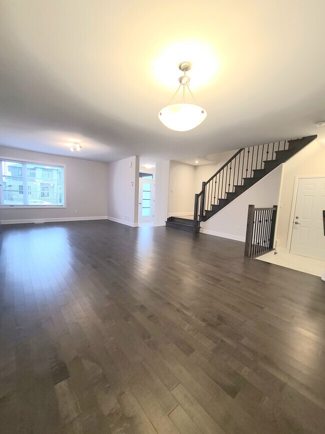 Building Photo - 528 Lucent St