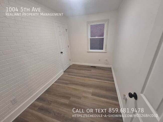 Building Photo - 1004 5th Ave