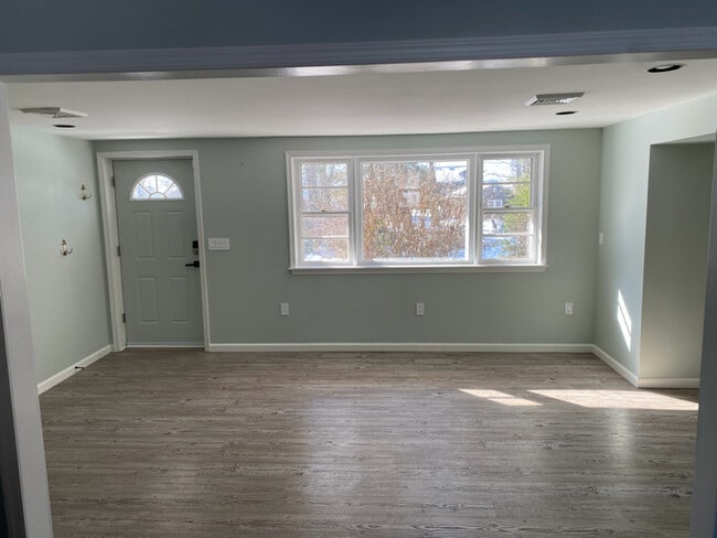 Building Photo - 60 Elk Ln