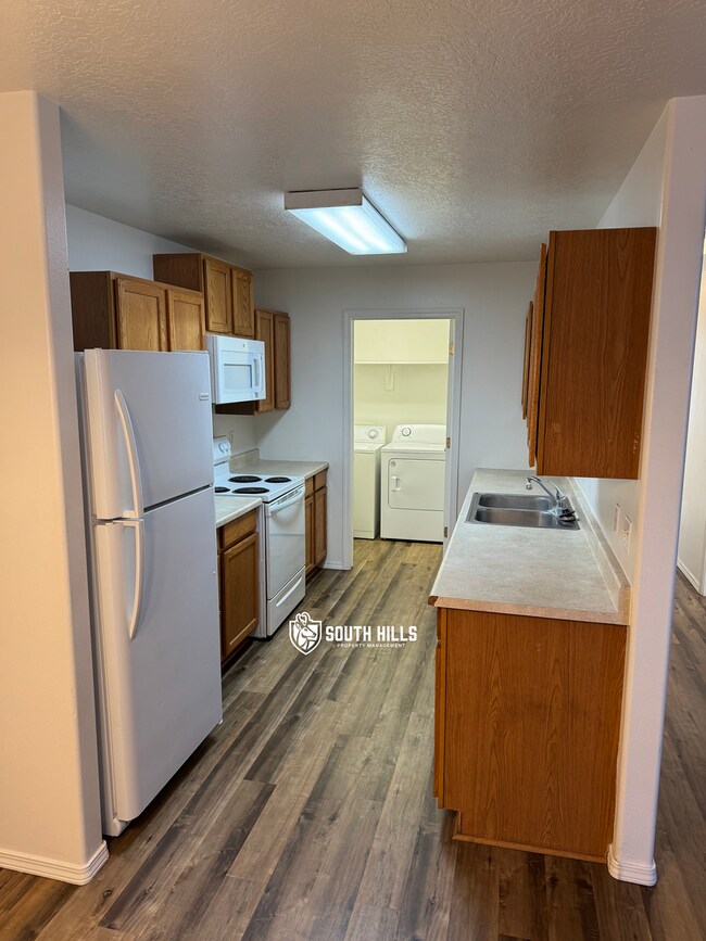 Foto del edificio - 2140 Elizabeth Blvd