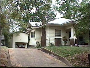 Building Photo - 224 Lister St