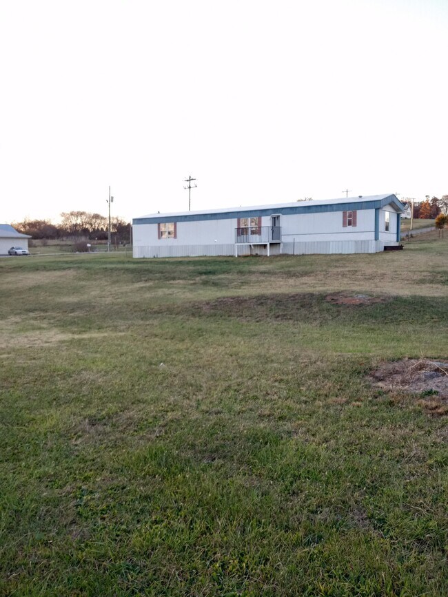 Building Photo - 7295 St Clair Rd