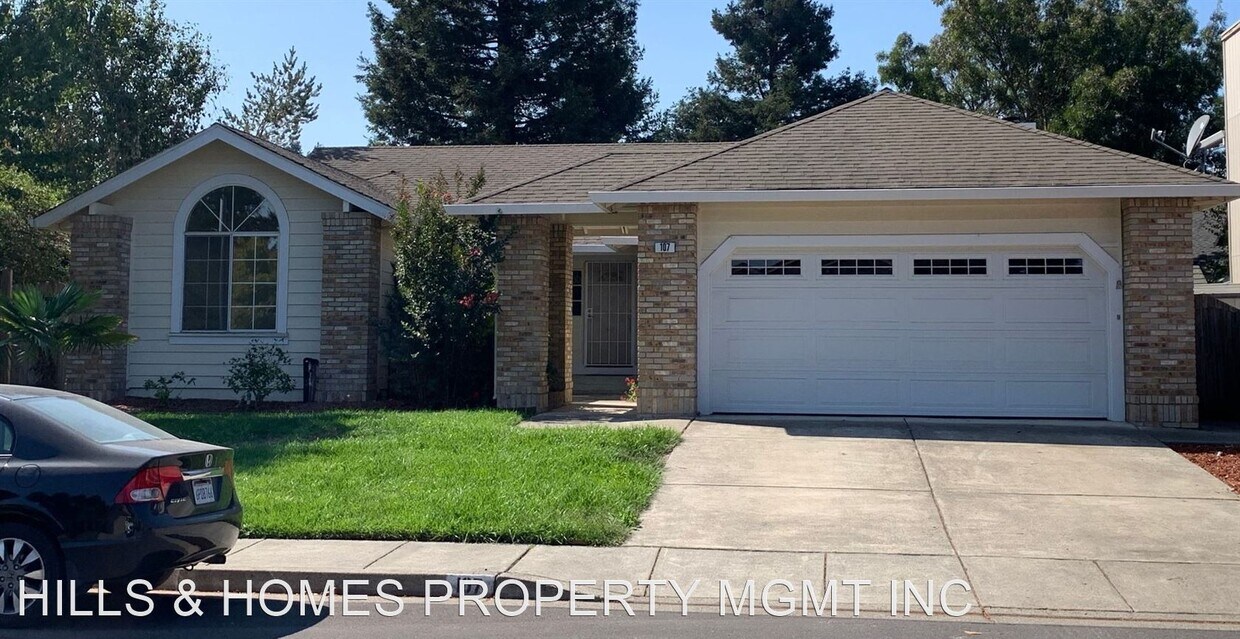 Primary Photo - 4 br, 2 bath House - 107 AGUIRRE WAY