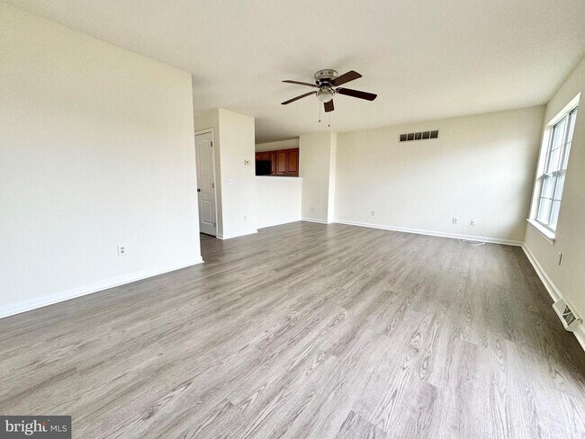 Foto del edificio - 335 Northdown Dr