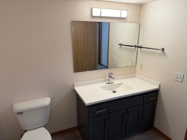 Baño renovado - Marcell Ridge Apartments