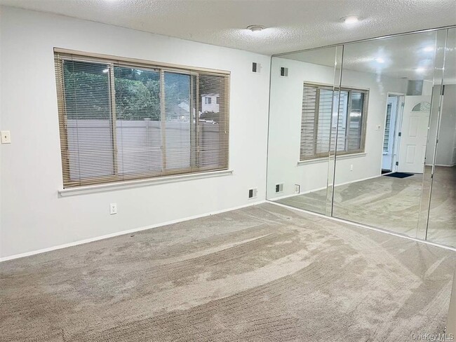 Foto del edificio - 219 Springmeadow Dr