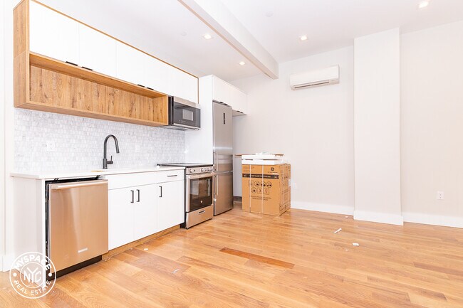 Building Photo - 698 Flushing Ave