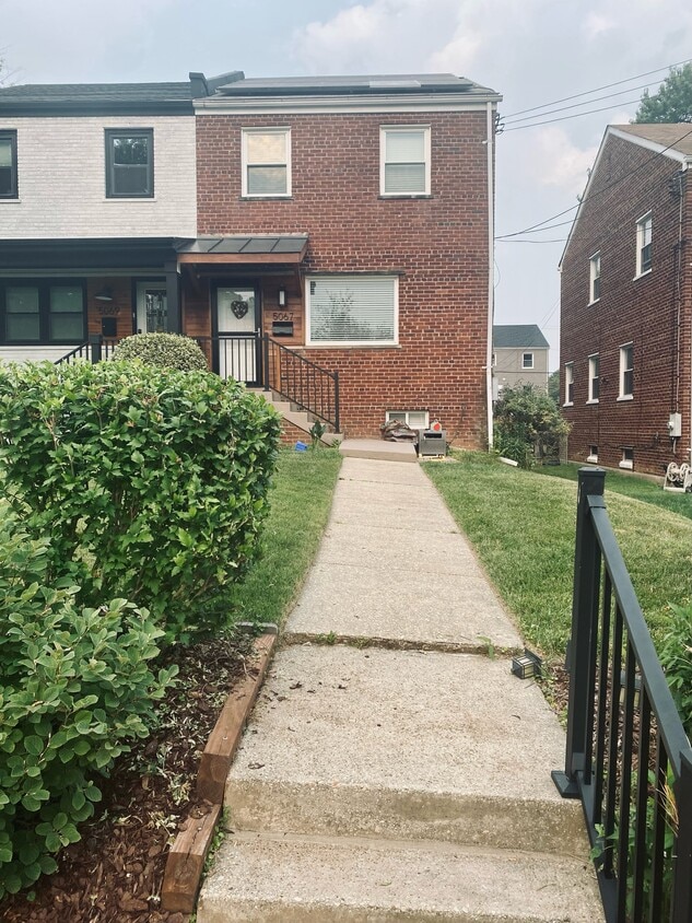 Primary Photo - 5067 10th St NE
