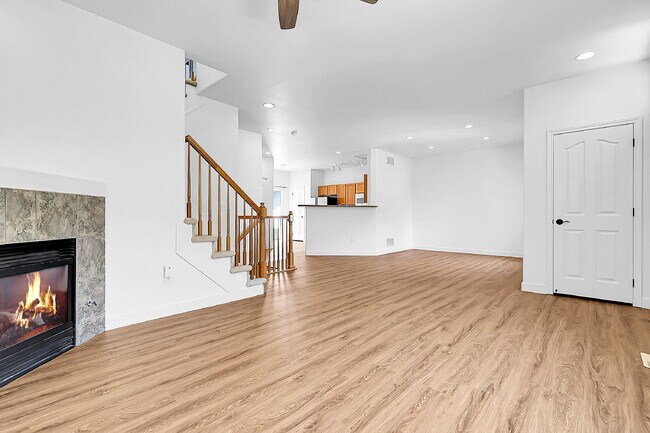 Foto del edificio - $2,595 - 3 Bed, 3 Bath Townhome in Aurora ...