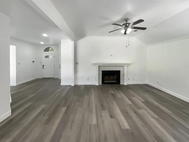 Building Photo - 615 Sweet Gum Dr