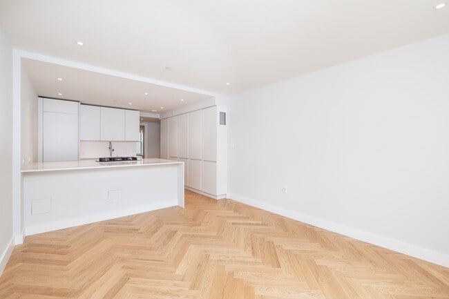 Building Photo - 10 Commonwealth Ct