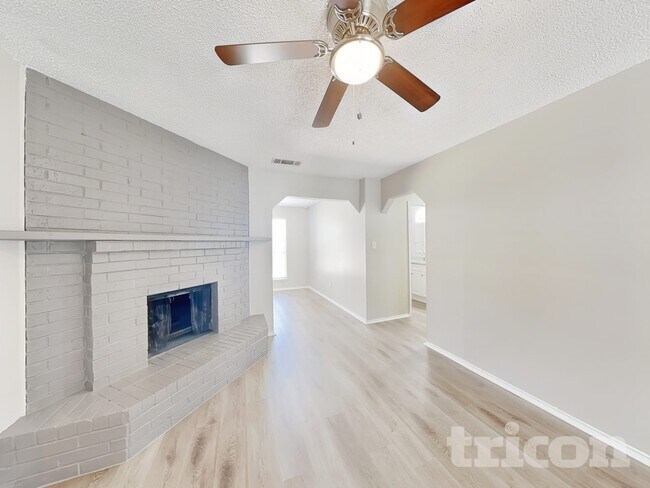 Foto del edificio - 5005 Coronet Ct