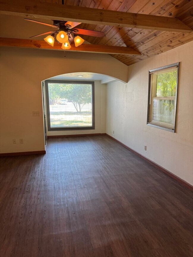 Foto del edificio - Barger area, 2 bedroom, 1 bath, large back...