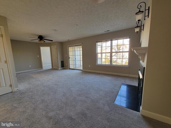 Foto del edificio - 6505 Springwater Ct