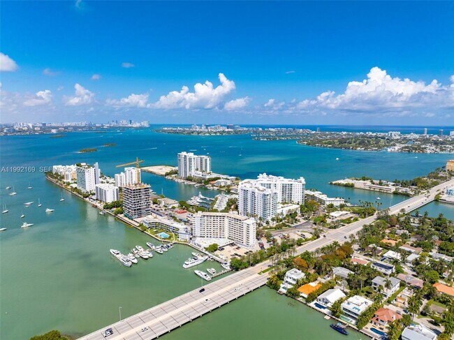 Foto del edificio - 7918 Harbor Island Dr