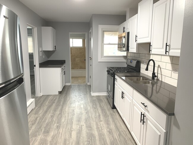 Building Photo - 110 S Kenmore Ave