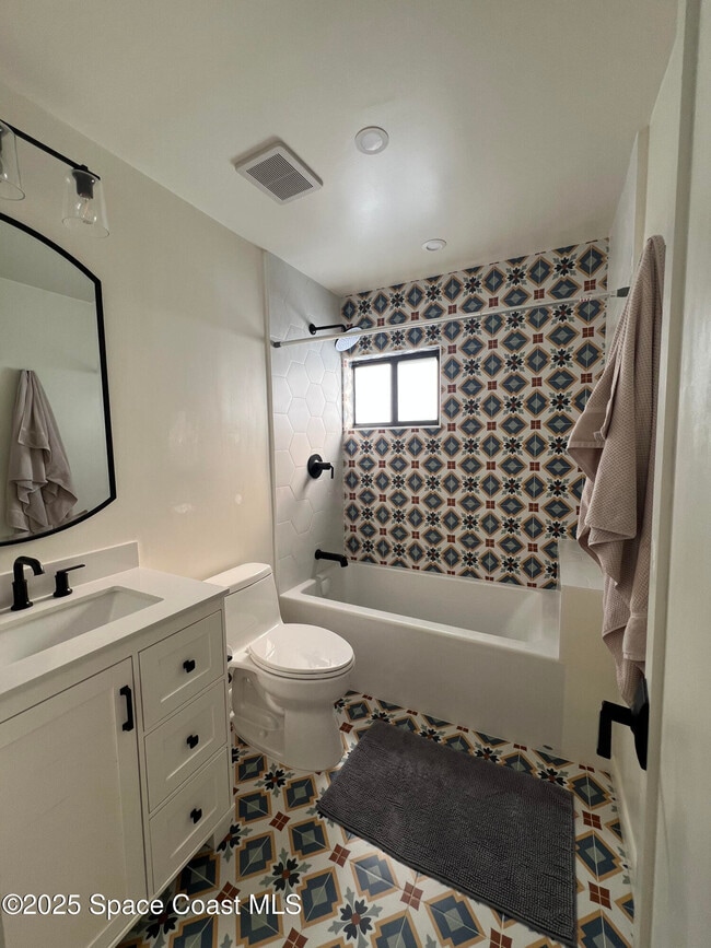 Building Photo - 2245 Sunset Ave