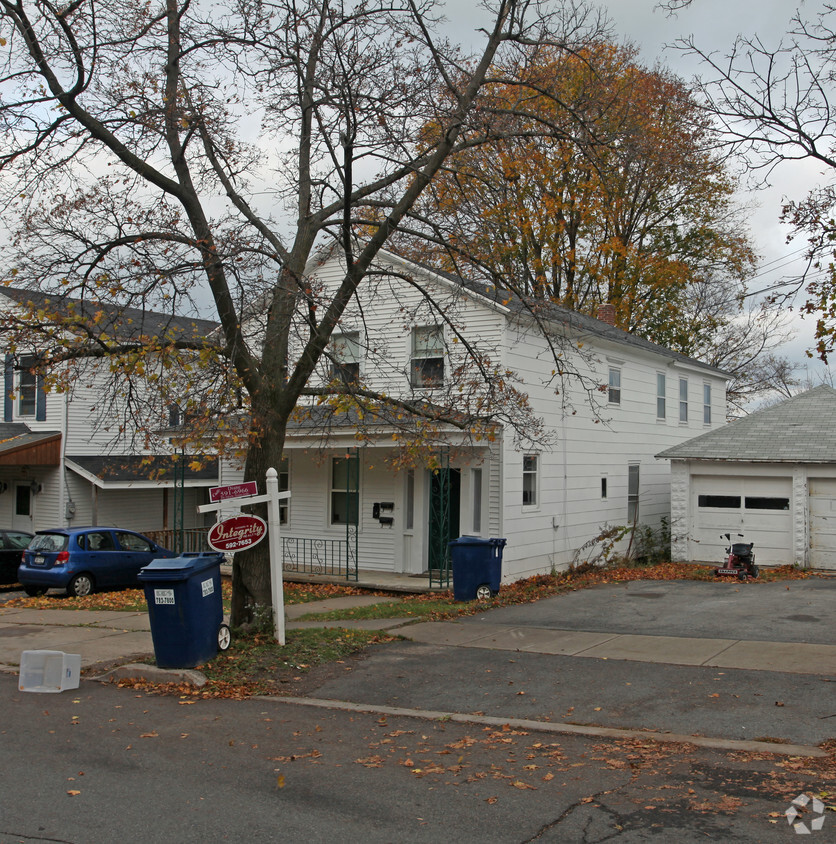 Building Photo - 75 E Oneida St