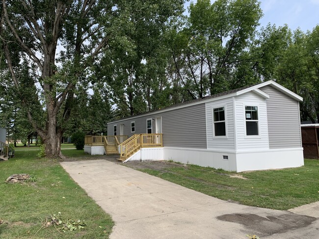 Building Photo - 2434 Estabrook Dr