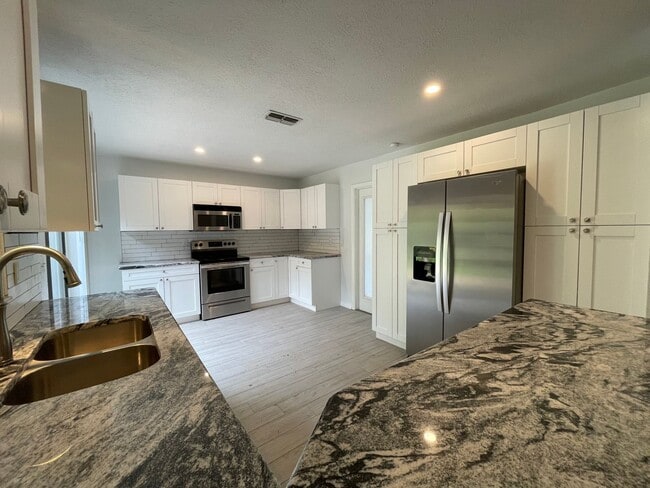 Foto del edificio - Coming Soon! 3/2 Single Family - Great Loc...