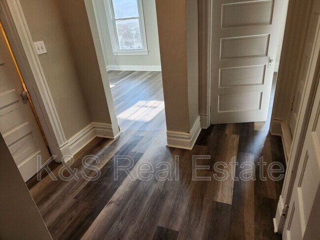 Foto del edificio - 556 Middle Ave