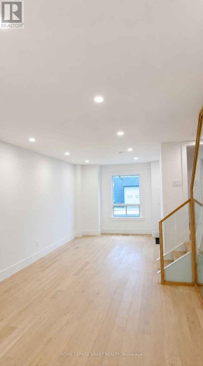 Building Photo - 561 Wentworth St N