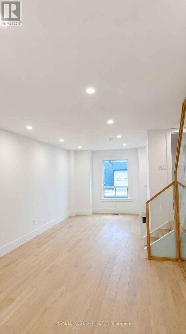 Photo du bâtiment - 561 Wentworth St N