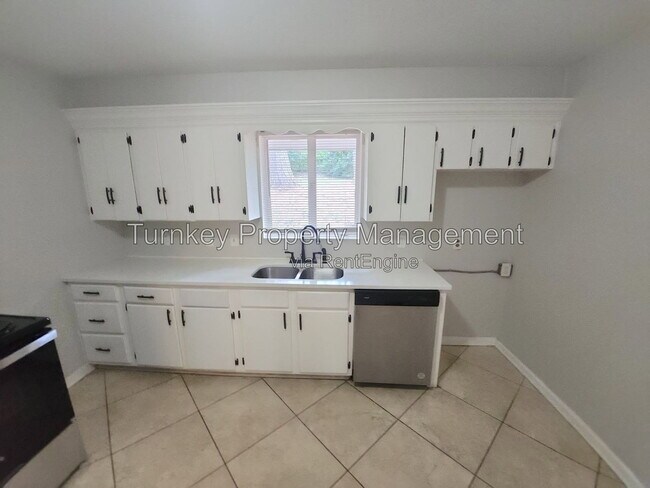 Foto del edificio - 15 Woodcliff Cir