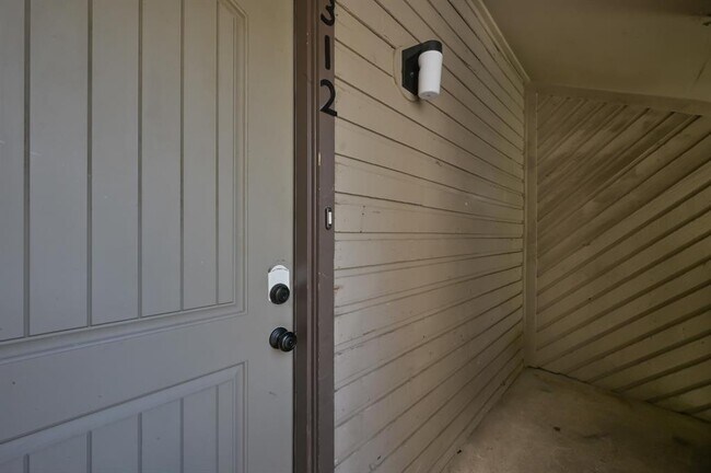 Foto del edificio - 12900 Walden Rd
