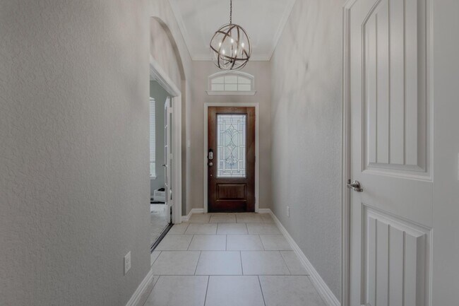 Foto del edificio - 8727 Hideout Bnd