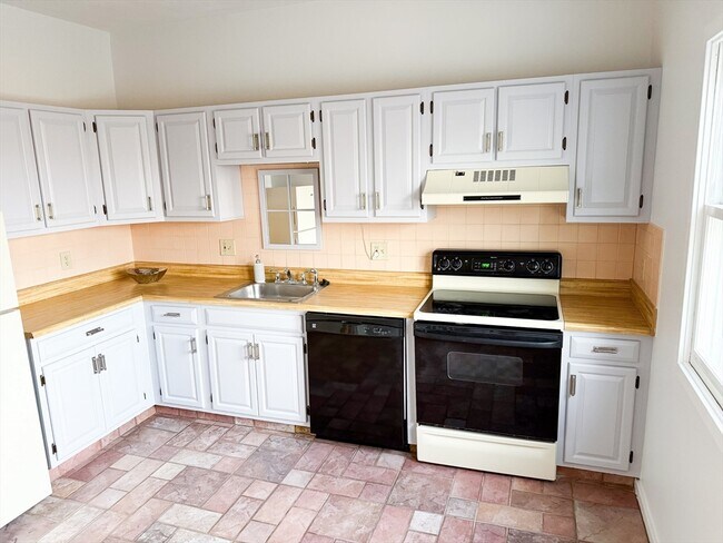 Foto del edificio - 5 Fillmore Rd