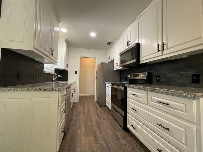 Building Photo - Charming 3-Bedroom Home in Prime Roseville...