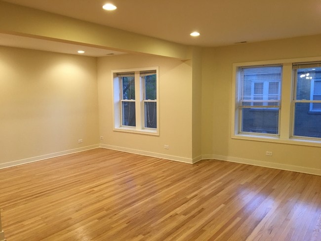 Photo - 3911 W Addison St Apartment