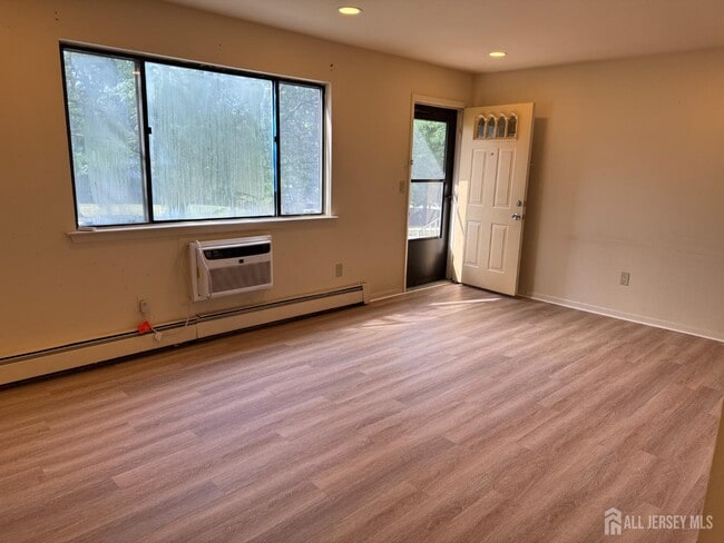 Building Photo - 1301 Cricket Ln