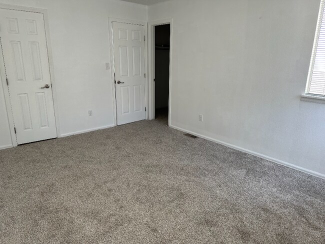 Foto del edificio - 4879 Bluestem Dr