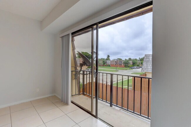 Foto del edificio - 744 Springdale Cir