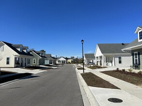 Building Photo - Hollywood Heights