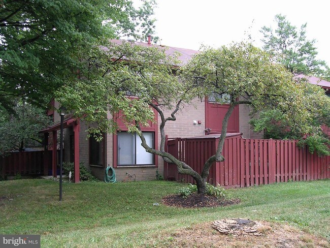 Building Photo - 9562 Standon Pl