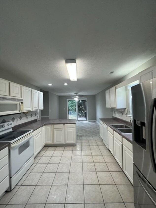 Foto principal - The Pines at St. James-Single Family Home
