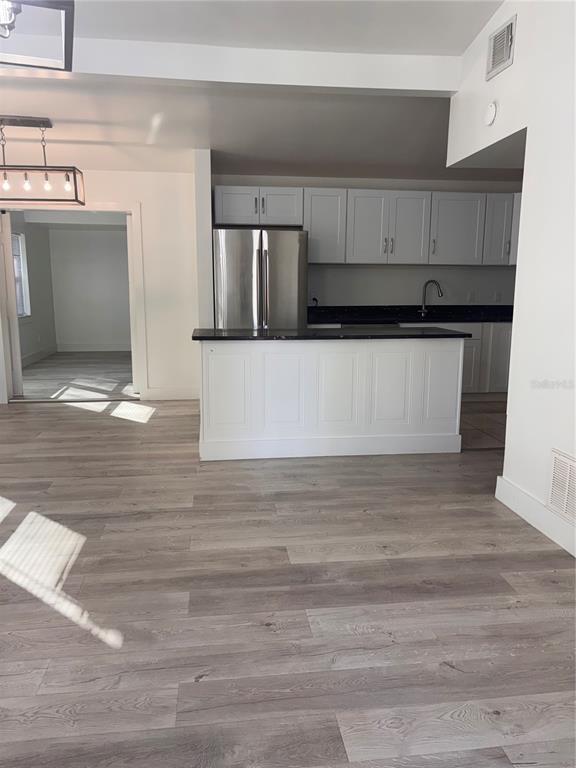 Foto del edificio - 1690 Dale Ave