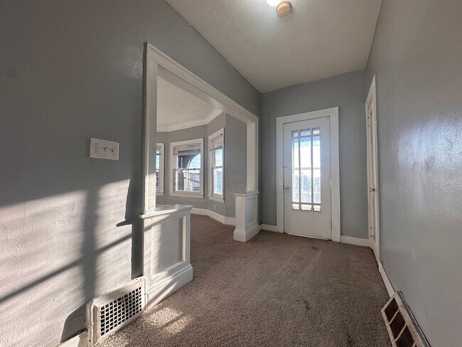 Foto del edificio - 3341 E 119th St