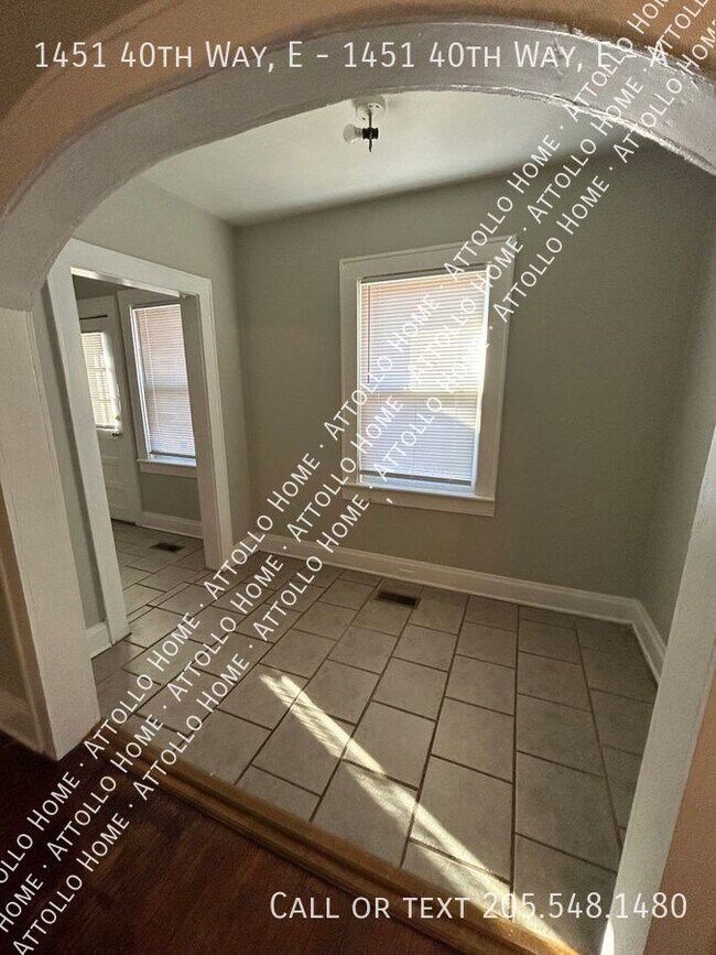 Building Photo - 2 bedroom/1 bath available!