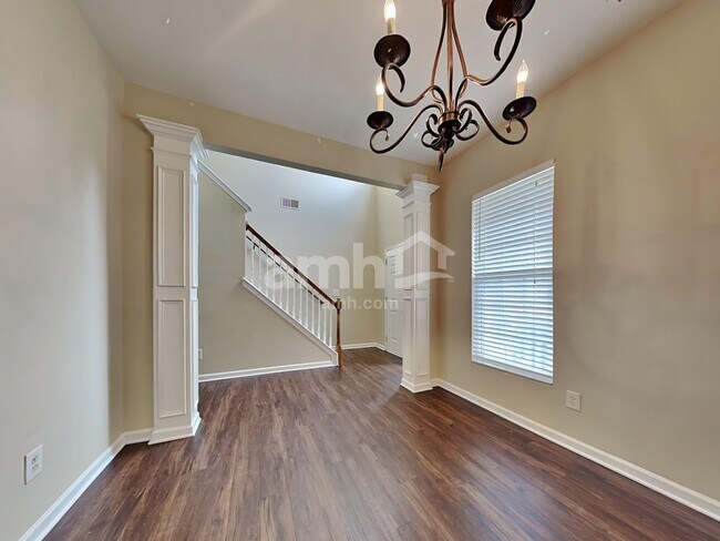 Foto del edificio - 2021 Moss Creek Dr