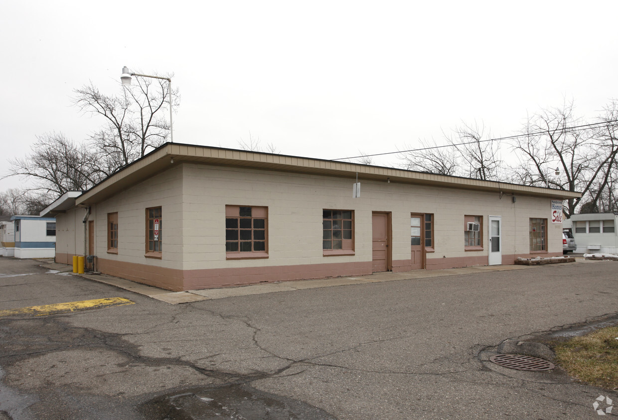 Building Photo - Flamingo Trailer Court