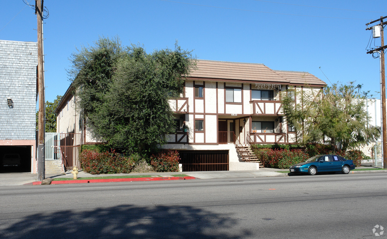 Primary Photo - Woodman Manor Apartments