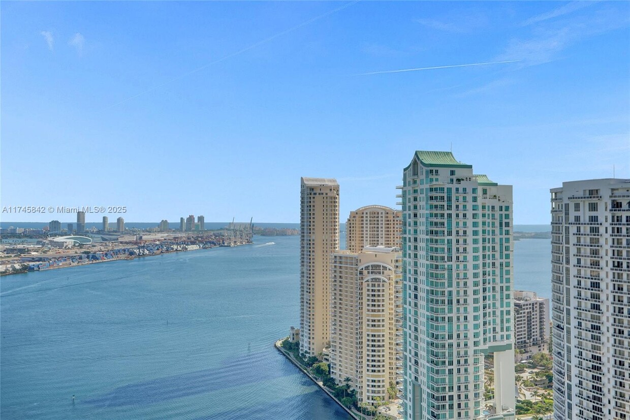 Primary Photo - 300 Biscayne Blvd Way